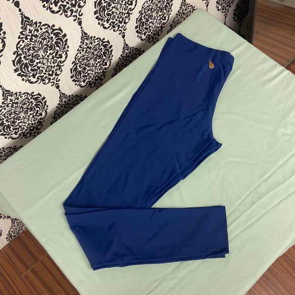 Women’s STRETCHY Leggings - Picture 3 of 8